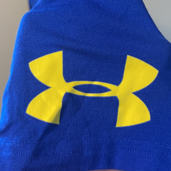 UnderArmor large loose - Picture 2 of 4